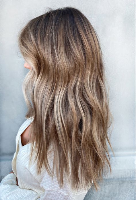 Dimensional blonde bronde balayage lived in highlights Selena Gomez Aesthetic Lyrics, Aesthetic Lyrics Wallpaper, Blonde Balayage Ideas, Selena Gomez Aesthetic, Ideas For Dark Hair, Balayage Ideas, Aesthetic Lyrics, Summer Blonde Hair, Bronde Balayage