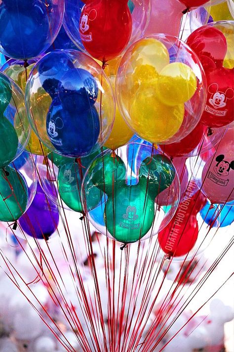 Happy Things Aesthetic, Disneyland Balloons, Disney Balloon, Pretty Balloons, Disney Balloons, Disneyland Pictures, Disney Photography, Disney Photos, Disney Aesthetic