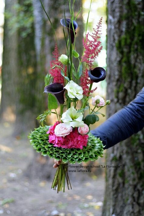 Floral Mechanics, Flower Holders, Modern Floral Arrangements, Birthday Flowers Bouquet, Sustainable Flowers, Hand Tied Bouquet, Arrangement Ideas, Hand Tie, Tie Collar