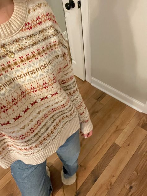 Cream Sweater Outfits Aesthetic, American Eagle Sweater Outfit, Cabin Core Aesthetic Outfits, Grampa Sweater Outfit, Sweater Girl Aesthetic, American Eagle Aesthetic, Fall Sweaters Aesthetic, Cozy Sweater Aesthetic, Outfits With Sweaters