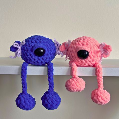 Creepy Cute Crochet Patterns Free, Crochet Desk Buddy, Two Headed Plushie Crochet Pattern, Crochet Two Headed Plushie, Crochet Monster Key Case, Monster Key Holder Crochet, Crochet Monsters, Easy Crochet Animals, Crochet Cow