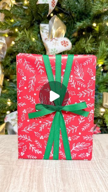 Nikki - Wrappin Queen on Instagram: "I always seem to gravitate towards red and green wrapping ❤️ #giftwrapping #wrappinqueen #christmas" Unique Gift Wrapping Ideas Birthdays, Unique Gift Wrapping, Holiday Wrap, Wrap Ideas, Instagram Gift, Gift Toppers, Present Wrapping, Wrapping Ideas, Christmas Gift Wrapping