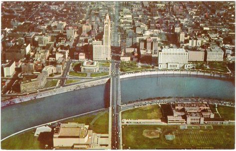 7. A beautiful postcard of Columbus from the 1970s, when the Leveque Tower was still the tallest building around. Downtown Columbus Ohio, City Of Columbus, Ohio History, Columbus Ohio, The 1970s, Countries Of The World, Back In Time, Old Pictures, Columbus