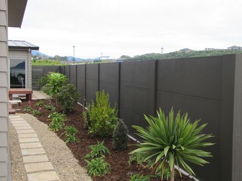 The 25+ best ideas about Concrete Fence on Pinterest | Modern ... Concrete Fence Wall, Diy Fencing, Landscaping Fence, Fence Diy, Wood Fence Design, Concrete Fence, Front Fence, Brick Fence, Horizontal Fence