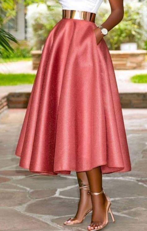 Flare Skirt Outfit Classy, Flare Skirt Outfit, Full Flare Skirt, Skirts Style, Elegant Classy Outfits, Long Outfit, Flared Skirts, Full Midi Skirt, Outfit Classy