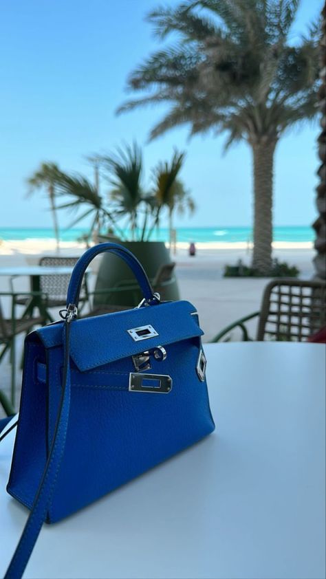 Luxury Blue Stylish Bag, Blue Kelly Bag, Black Woman Luxury Aesthetic, Hermes Birkin Blue, Hermes Bags Blue, Rich Women Lifestyle, Hermes Blue, Hermes Kelly Bag, Super Rich Kids