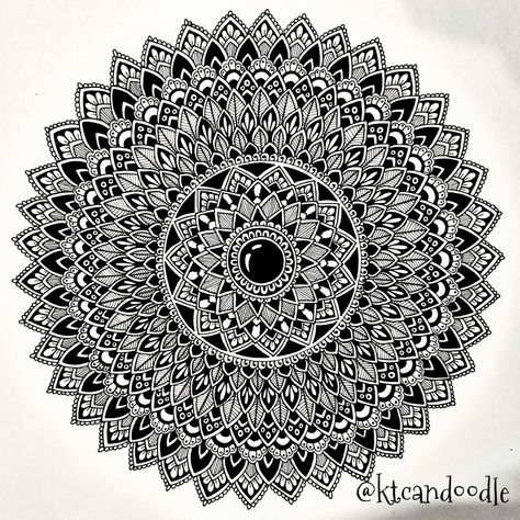 Mandala Art Round Design, Hard Mandala Art, Round Mandala Art, Round Mandala Design, Mandala Art Round, Mandala Sketch, Mandala Book, Round Mandala, Mandala Doodle