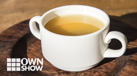 Why You Should Be Drinking Bone Broth Every Day Chicken Broth Benefits, Broth Bowls Recipes, Broth Benefits, Drinking Bone Broth, Broth Bowls, Benefits Of Chicken, Texas Chili, Peanut Soup, Bone Broth Recipe