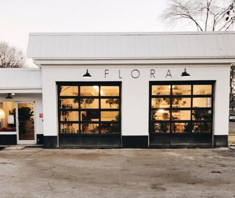 Nashville's Gorgeous Flora Plant Shop Is Every Plant Lover's Dream Store Store Front Ideas, Office Exterior, Shop Exterior, Commercial Design Exterior, Restaurant Exterior, Greenery Design, Store Inspiration, Storefront Design, Farm Store