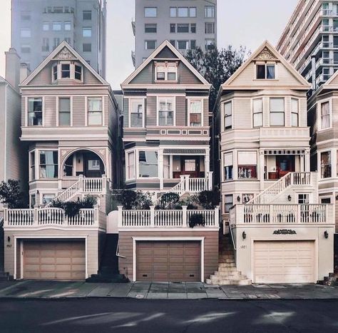 Apartment Architecture, Architecture Exterior, House Goals, Apartment Building, Victorian Homes, 인테리어 디자인, House Inspiration, My Dream Home, House Rooms