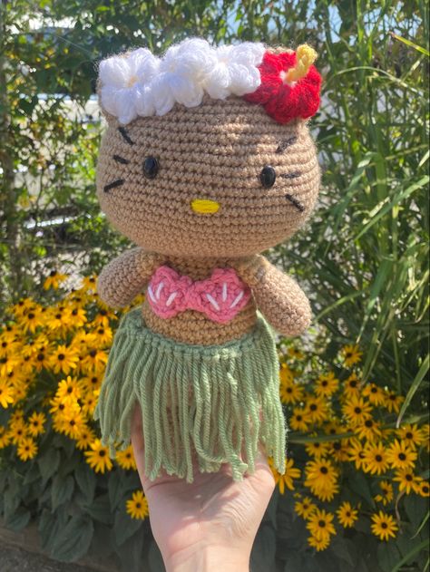 Hawaiian Hello Kitty Crochet, Hawaiian Crochet Patterns, Scene Crochet, Sanrio Crochet, Learn Crochet, Hello Kitty Crochet, Handbags Patterns, Sanrio Stuff, Keychain Pattern