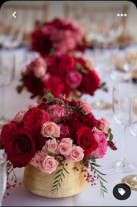 Wedding Table Pink, Pink Wedding Centerpieces, Red Centerpieces, Red Wedding Flowers, Deco Rose, Wedding Table Flowers, Wedding Topper, Trendy Flowers, Wedding Table Decorations