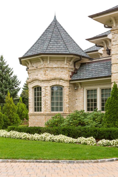 Turret Exterior Ideas, Turret Addition, House With Pillars, Turret Interior, Turret House, Turret Room, Rustic Home Exterior, Architecture Styles, Exterior Facade