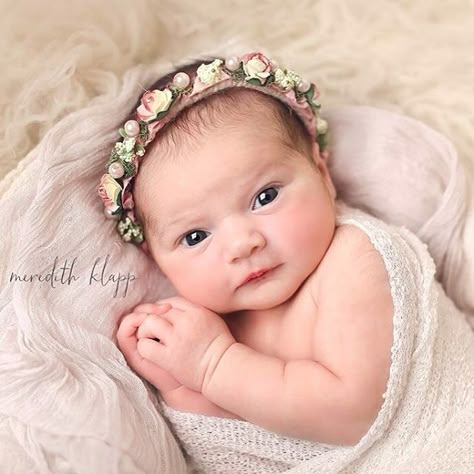 10 day old Harper #meredithklappphotography #valdostagaphotographer #newborn #newbornphotography #valdostagaphotographer #valdostanewbornphotographer Baby Photography Poses, Foto Newborn, Baby Fotografie, Newborn Photography Poses, Newborn Baby Photoshoot, Baby Poses, Newborn Baby Photos, Cool Baby, Newborn Poses