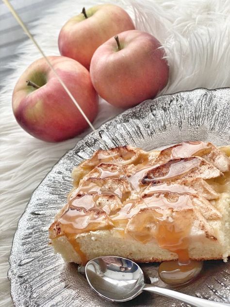 Apple Flatbread, Estonia Food, Latvian Recipes, Baked Apple Pancake, Latvian Food, Cultural Recipes, Cookie Pan, Desserts Around The World, Apple Coffee