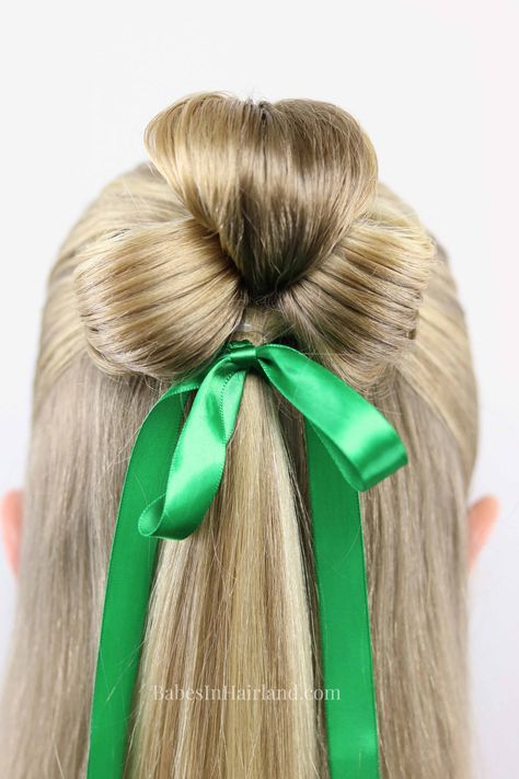 Need a cute St. Patrick's Day hairstyle, but don't have much time? This cute St. Patrick's Day Clover style takes just minutes and is pinch proof! BabesInHairland.com Clover Hairstyle, Day Hairstyles, San Patrick, Half Ponytail, Super Hair, Curly Bob Hairstyles, Fancy Hairstyles, Half Up Half Down Hair, Lucky Clover