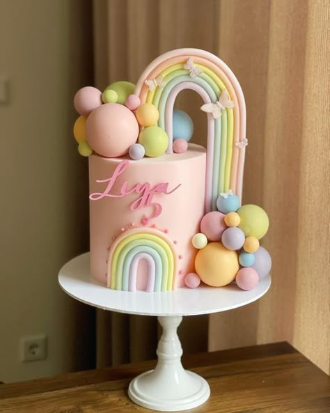 Rainbow Cake Ideas, Rainbow Baby Birthday, Pastel Rainbow Cake, Care Bears Birthday Party, Ocean Cakes, Little Pony Cake, Rainbow Birthday Cake, Gold Chocolate, Minnie Mouse Cake