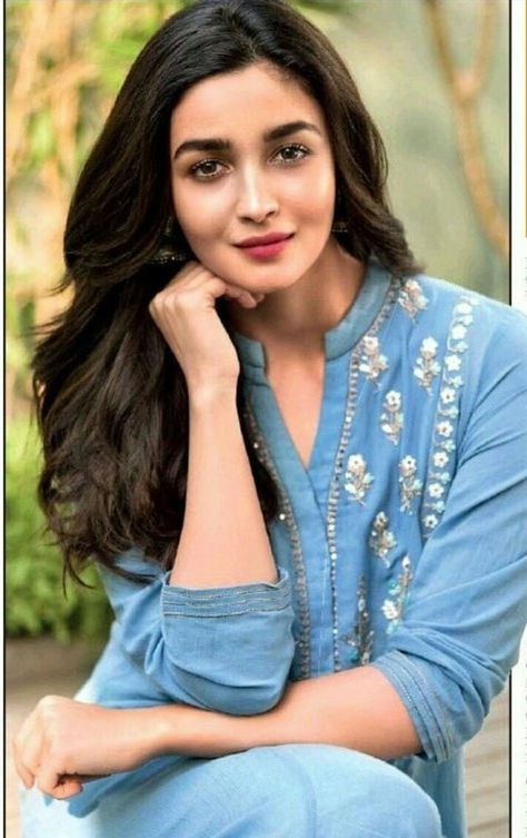 Aliya Bhatt, Alia Bhatt Photoshoot, Salwar Kamiz, Ranbir Kapoor, Shah Rukh Khan, Photos Hd, Bollywood Girls, Alia Bhatt, Bollywood Stars