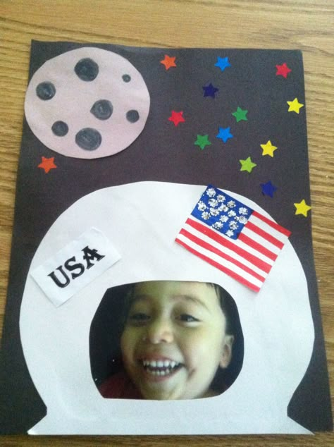 Astronaut craft, pre cut moon and flag.  Hope you like. Space Helmet Craft Preschool, Space Projects For Preschool, Astronaut Helmet Craft, A Is For Astronaut, Astronaut Craft, Space Week, Space Lessons, Space Preschool, Paste Paper