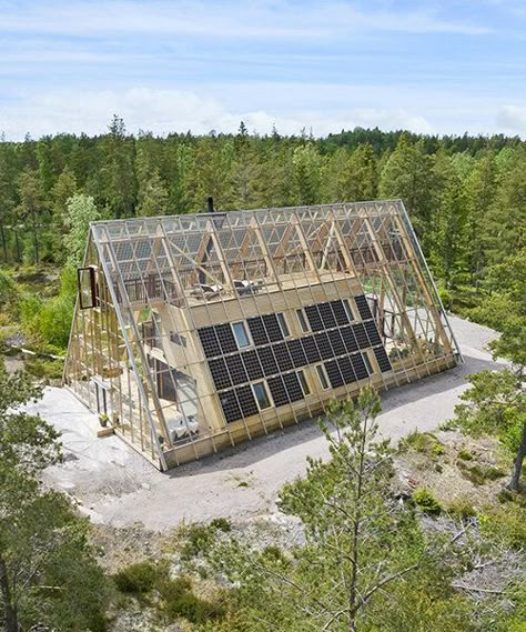 naturvillan is a self-sufficient, off-grid A-frame greenhouse home in sweden Case Sotterranee, Greenhouse Living, Greenhouse House, Greenhouse Home, Nature House, Earthship Home, Home Greenhouse, Greenhouse Ideas, House In Nature