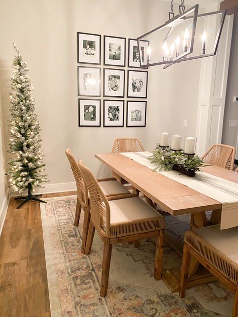 Dining Room Decor Family Pictures, Wall Decor Dinner Room, Photo Wall Behind Dining Table, Simplistic Dining Room, Dining Room Decor Light Wood Floor, Closed Dining Room Ideas, Beige Dining Table Decor, Beige Dining Room Table, Beige Dining Room Walls