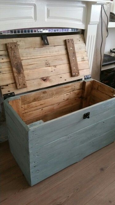 Diy Wood Trunk Storage Chest, Storage Bench Wooden, Wooden Storage Chest, Diy Wooden Trunk, Wooden Chest Trunk, Diy Toy Box Plans, Pallet Trunk, Diy Wood Chest, Wooden Blanket Box