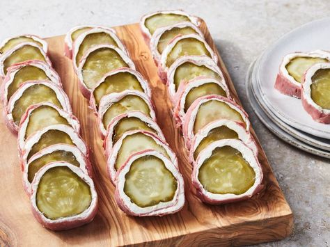 Cream Cheese Pickles, Salami Cream Cheese, Veggie Cream Cheese, Party Pinwheels, Cheese Pickles, Kosher Dill Pickles, Cream Cheese Roll Up, Pinwheel Sandwiches, Restaurant Appetizers