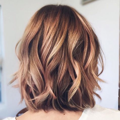 “Strawberry (blonde) fields forever. #T3inspo via @kellymassiashair” Strawberry Blonde Bob, Long Bobs, Subtle Balayage, Wavy Hairstyles Medium, Medium Layered Hair, Caramel Highlights, Haircuts For Fine Hair, Haircut For Thick Hair, Blonde Bobs