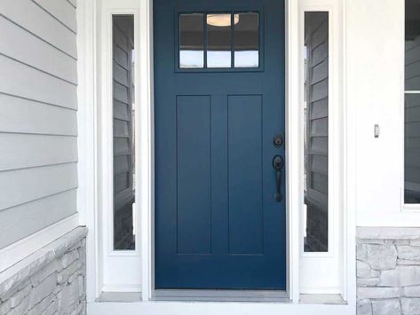 27 Front Door Color Ideas - Home Decor Bliss House Doors Colors, Navy House, Exterior Paint Color Schemes, Exterior Door Colors, Blue Front Door, Blue Doors, Front Door Paint Colors, Door Colors, Grey House