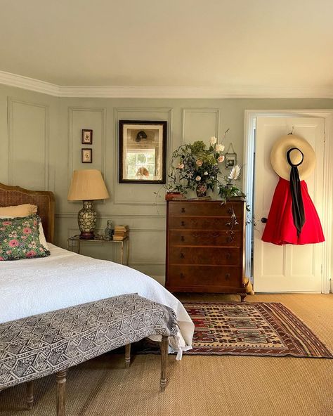 L E A H L A N E (@mymulberryhouse) • Instagram photos and videos Mulberry House, Feminine Room, English Country Decor, Exotic Dance, Relaxing Bedroom, Master Bed, Country Style Homes, Bedroom Green, Classic Decor