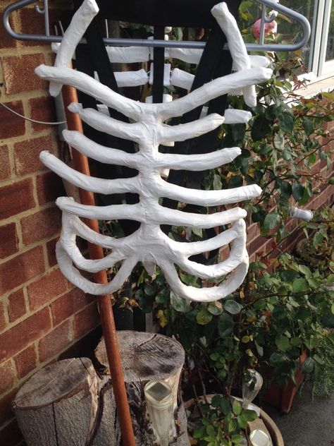 Closeup of rib cage construction Diy Rib Cage Costume, Paper Mache Ribcage, Diy Rib Cage Halloween, Skeleton Corset Rib Cage, Diy Rib Cage, Bones Costume, Monster Skeleton, Skeleton Ribs, Diy Halloween Costumes For Girls