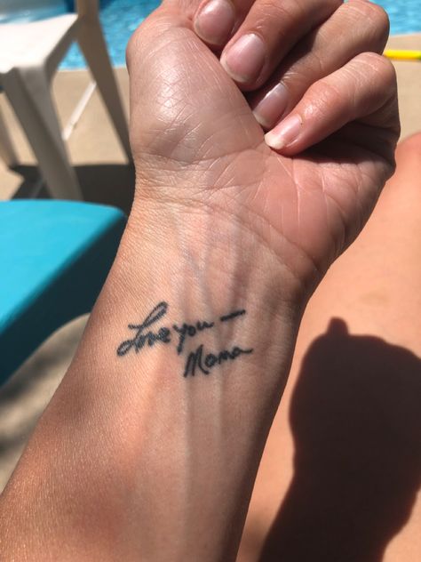 Moms Keeper Tattoo, Love Mom Wrist Tattoo, Note From Mom Tattoo, Mom Script Tattoo, Mom Writing Tattoo, Mom Handwriting Tattoo Ideas, Mom Signature Tattoo, Mom Handwriting Tattoo, Tattoo For Your Mom