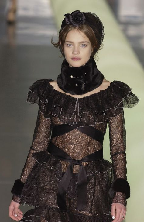 Natalia Vodianova for Chanel F/W 2003 2003 Fashion, 2003 Runway, Jean Patou, Natalia Vodianova, Amazing Dresses, Fashion Chanel, I Am Beautiful, Chanel 2, Trends International