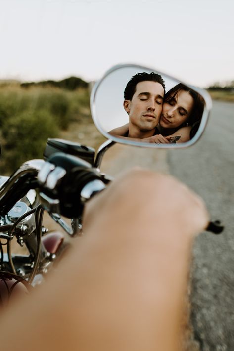 Backdrop Couple Photoshoot, Motorcycle Couple Photography, Harley Couple, Moto Couple, Motorcycle Engagement Photos, Motorcycle Couple Pictures, Couple Engagement Photoshoot, Motorcycle Shoot, Motorcycle Photo Shoot