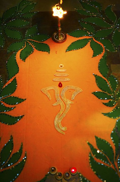 Mirror Rangoli Designs, Mirror Rangoli, Ganapati Decoration, Rangoli Art, Rangoli Designs Latest, Simple Rangoli Designs Images, Color Mirror, Rangoli Patterns, Rangoli Ideas