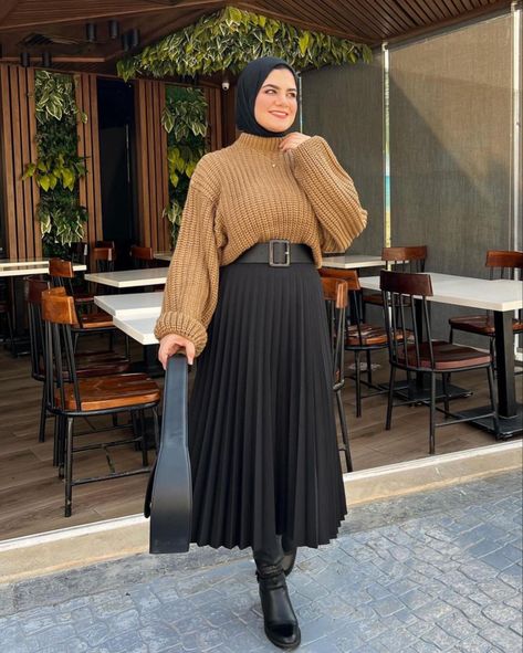 Winter Hijab Outfits Plus Size, Winter Outfits For Hijabi Women, Hijab Winter Outfits Long Skirts, Modest Fashion Outfits Plus Size, Winter Outfits For Hijab, Winter Hijab Outfits, Dressy Fashion Outfits, Modest Winter Outfits, Outfits Muslim