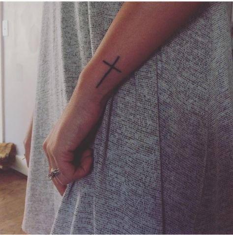 Side Wrist cross tattoo Tattoo Sonne, Cross Tattoo On Wrist, Small Cross Tattoos, Dragons Tattoo, Verse Tattoos, Cross Tattoos For Women, Foot Tattoos For Women, Calligraphy Tattoo, Meaningful Tattoo