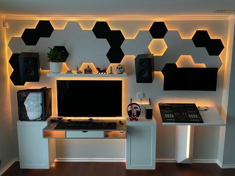 Sound Panels Design, Game Room Setup, Wall Cladding Designs, Teenage Boy Room, Sound Panel, Cladding Design, Home Studio Setup, Gamer Room Decor, Room Studio