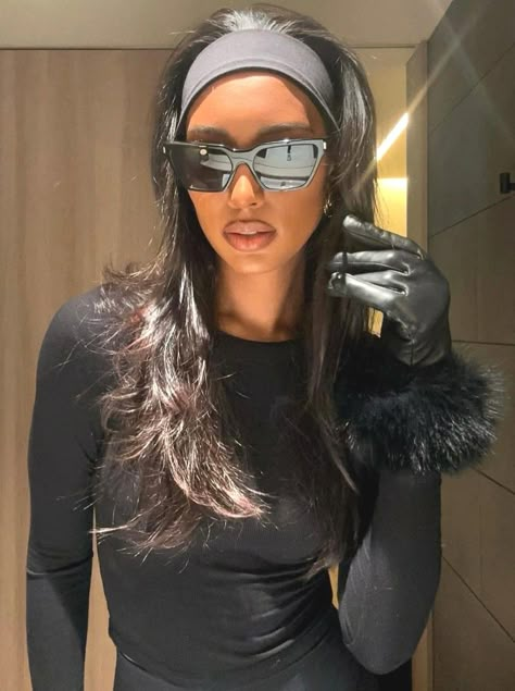 Jasmin Tookes, Gloves Outfit, Brunette Aesthetic, New York Fits, Winter Outfits Aesthetic, Jasmine Tookes, Black Leather Gloves, Mob Wife, Causual Outfits