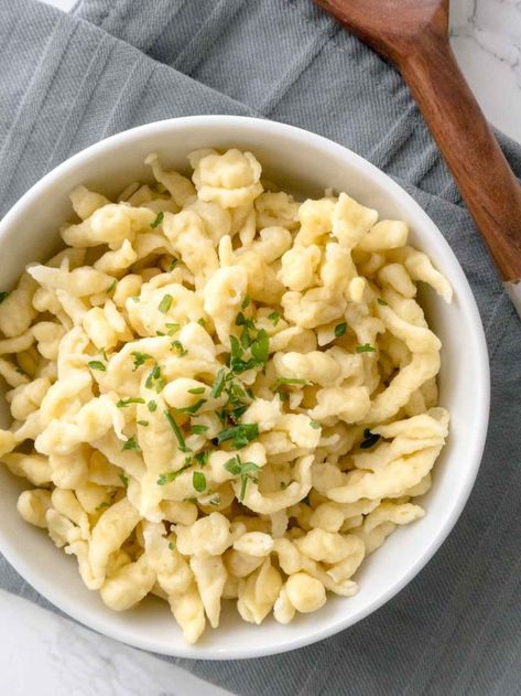 Easy German Spaetzle Recipe - ready in only 15 minutes and a great German side dish for all kinds of recipes! It's super easy to make from scratch and downright delicious. Homemade Spaetzle, German Food Recipes, German Side Dishes, German Spaetzle, German Christmas Food, Spaetzle Recipe, German Dishes, German Food Authentic, German Recipes