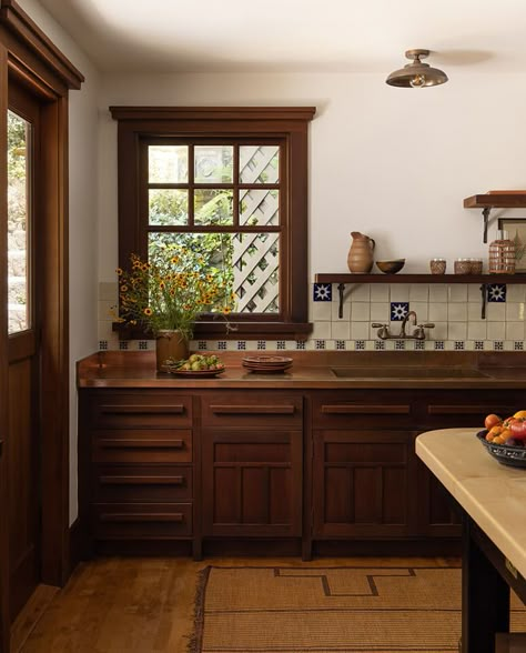 Orange Wood Cabinets Kitchen, 1910 Farmhouse, Heidi Caillier, Elizabeth House, California Craftsman, Forest Grove, 1920s House, Casa Country, Design Del Prodotto