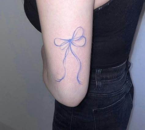 Aesthetic Bow Tattoo, Cute Ribbon Tattoo, Bow Tattoo Designs Ribbon, Ribbon Tattoos Bow Leg, Dainty Ribbon Bow Tattoo, Ribbon Tattoo Designs, Bow Tie Ribbon, Pearl Tattoo, Shades Of Cool