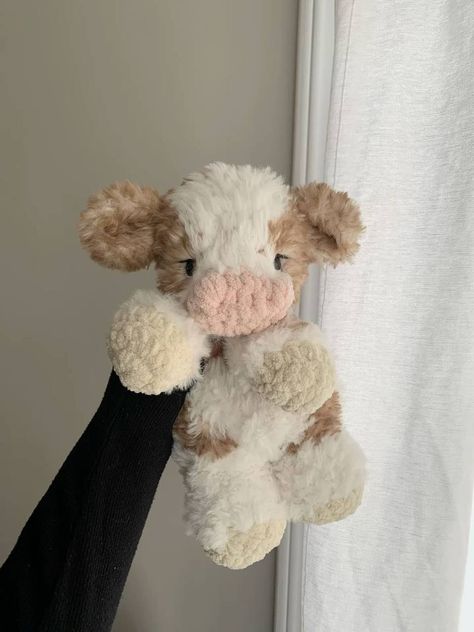 Cute Yarn Ideas, Crochet Fluffy Cow Pattern, Crochet Animals Cow, Crochet Fluffy Yarn Amigurumi, How To Crochet A Bunny Free Pattern, Crochet Cute Aesthetic, Crochet Cow Fluffy, Crochet Animals Fluffy, White Crochet Plushie Ideas