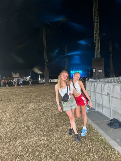 Uk Concert Outfit, Pretty Festival Outfits, Festival Uk, Boardmasters Outfit, Festival Outfit Ideas, British Festival Outfit, Wireless Festival Outfits, Longitude Festival Outfits, Festival Fits