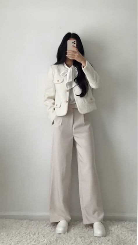 Korean All White Outfit, Rich Outfits Casual, Korean Elegant Outfit, Rich Outfits Classy, Rich Outfits, Game Roblox, Blazer Outfits Casual, Fashion Top Outfits, Date Me