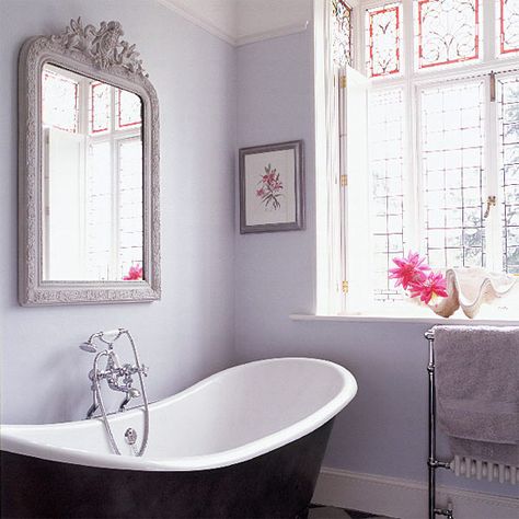 ok, yes, it's a bathroom, but this is the paint color in the bedroom. French Inspired Bathroom, Lilac Bathroom, Feminine Bathroom, Lavender Bathroom, French Bathroom, Bedroom Purple, Room Wall Colors, Purple Bathrooms, Bad Inspiration