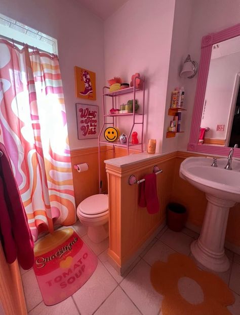 Pink And Orange Bathroom, Fun Apartment, Restroom Ideas, Relax Room, Purple Bathroom, Arch Digest, Orange Bathroom, Apartment Vibes, Pink Orange Purple