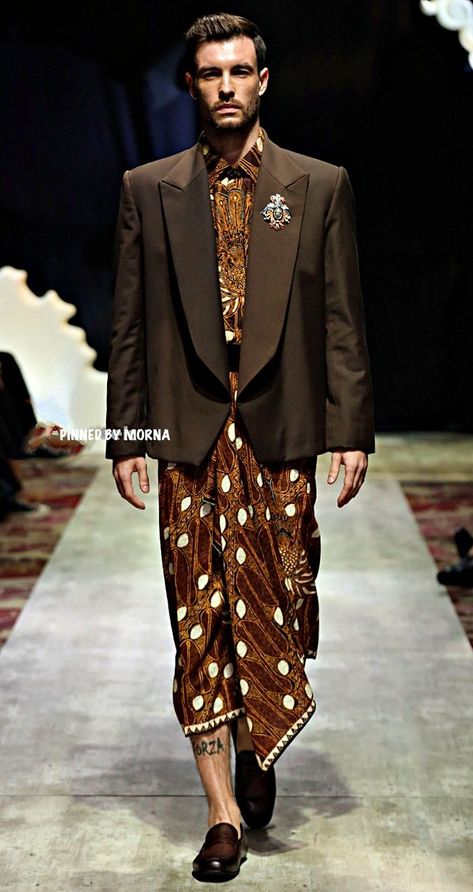 Ancient Outfits Men, Batik Fashion Men, Nusantara Outfit, Indonesian Clothing, Indonesian Fashion, Modern Batik, Wedding Outfit Men, Fashion Design Collection, Batik Fashion