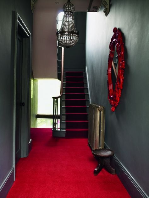 Black Hallway, Grey Hallway, Black Stairs, Red Floor, Carpet Ideas, Stair Carpet, Interiors Inspiration, Modern Staircase, Carpet Stairs