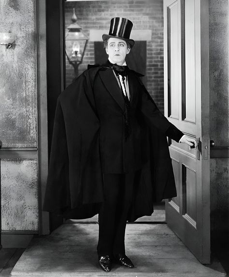 John Barrymore 1920s, 1920s Horror, Burlesque Party, Henry Jekyll, Universal Studios Monsters, Jekyll And Hyde, Dr Jekyll And Mr Hyde, Wicked Costumes, John Barrymore